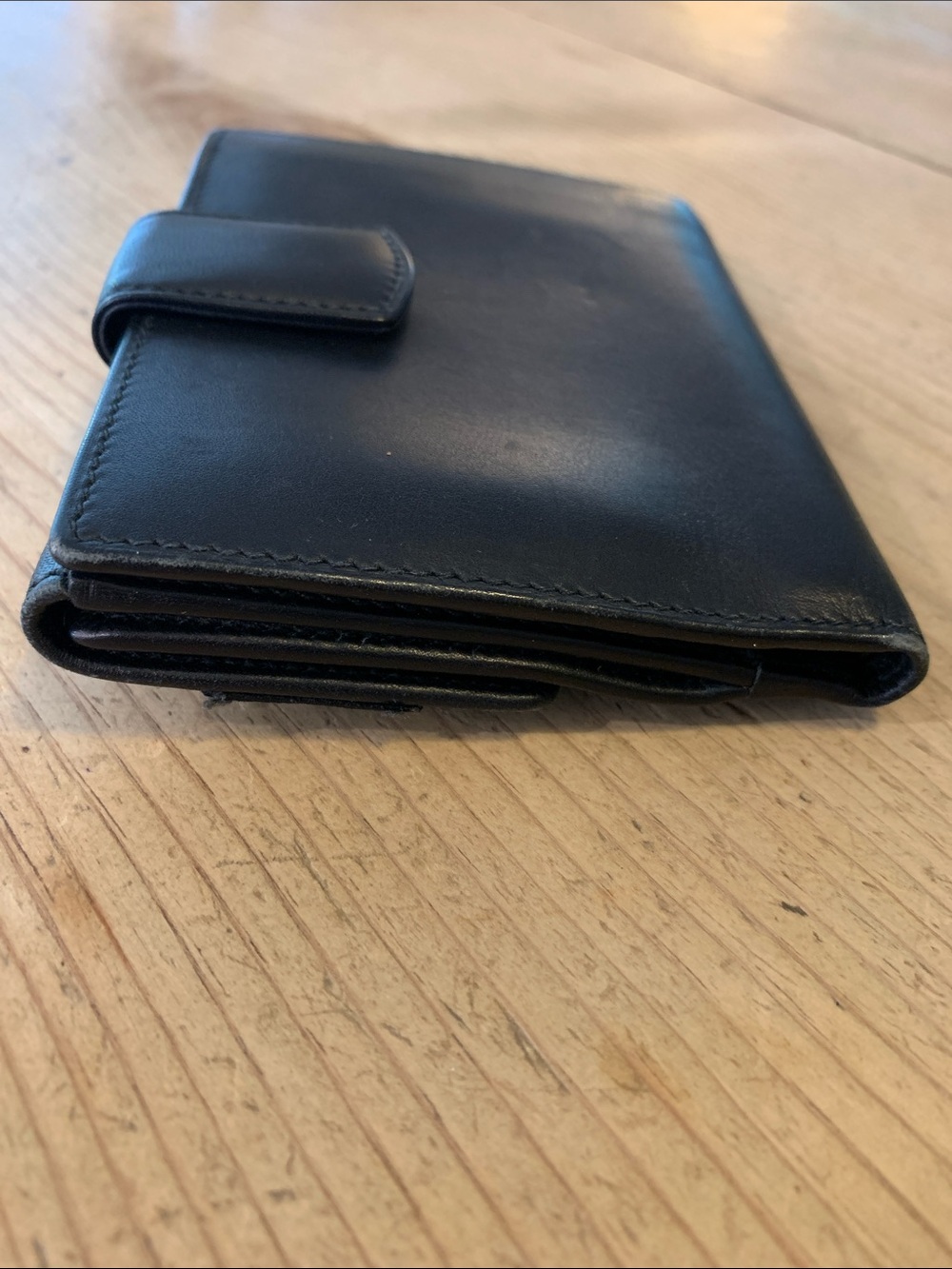 Salvatore Ferragamo, black snap closure wallet - Picture 5 of 14